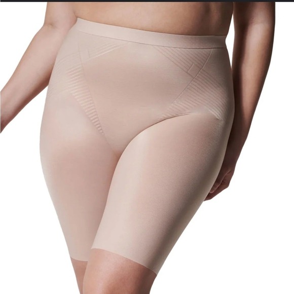 Spanx Invisible Shaping Mid-Thigh Short Large New - Picture 2 of 5